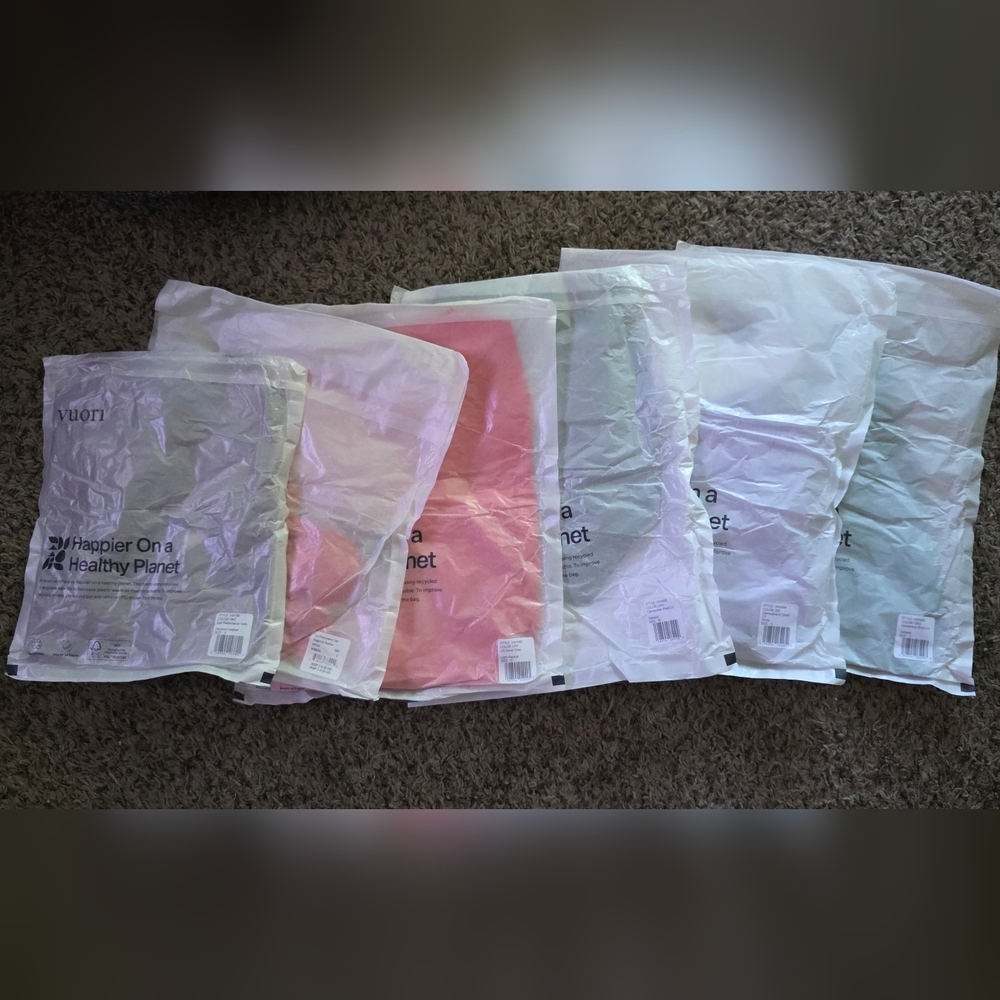 Vuori Women Active Wear. New, Small